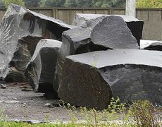 карельский черный гранит